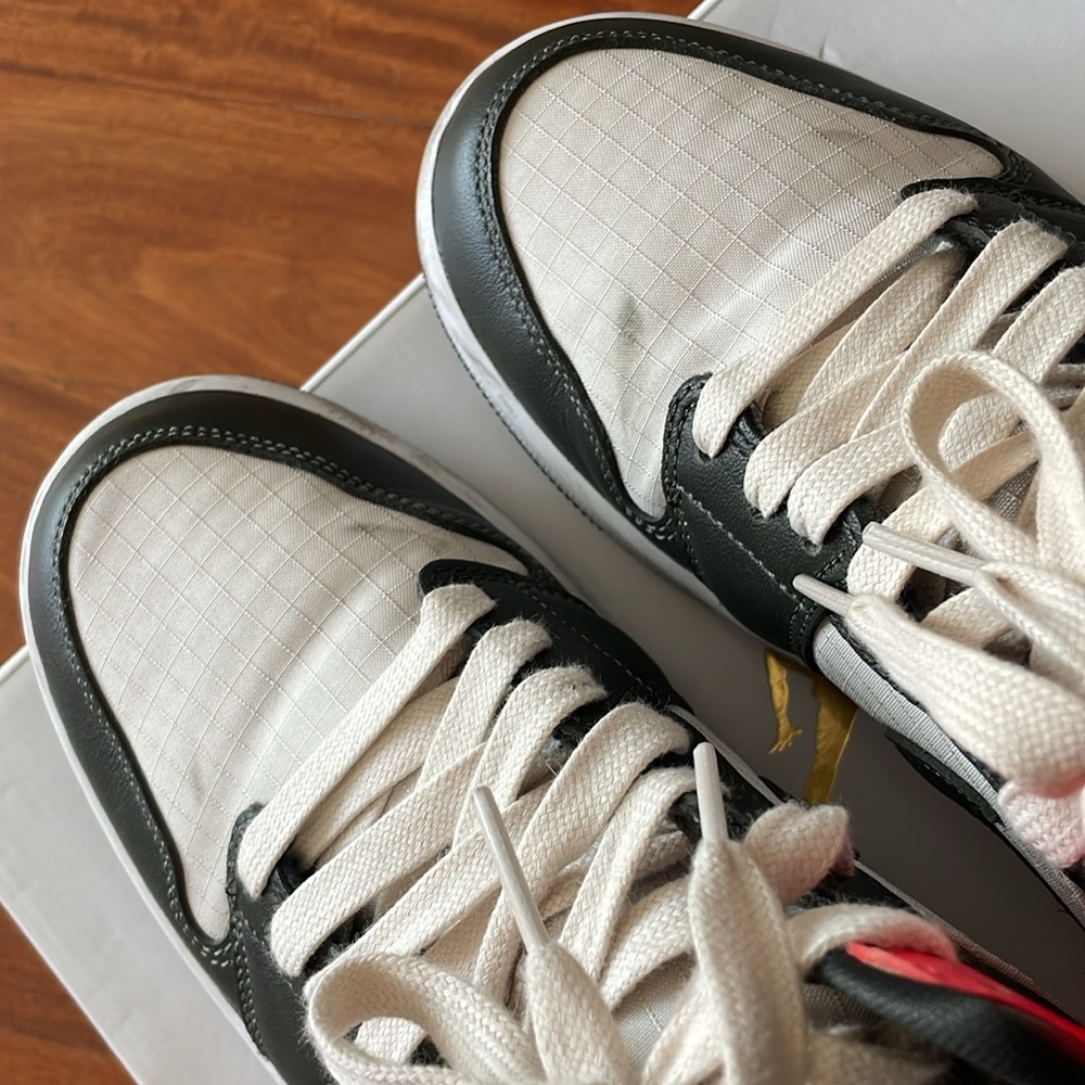 🚨SALE // Wmns Air Jordan 1 Mid SE 'Newsprint' - Picture 7 of 11